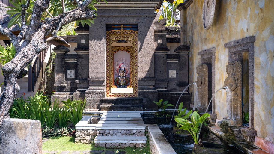 Villa Cemara - Temple and water feature
